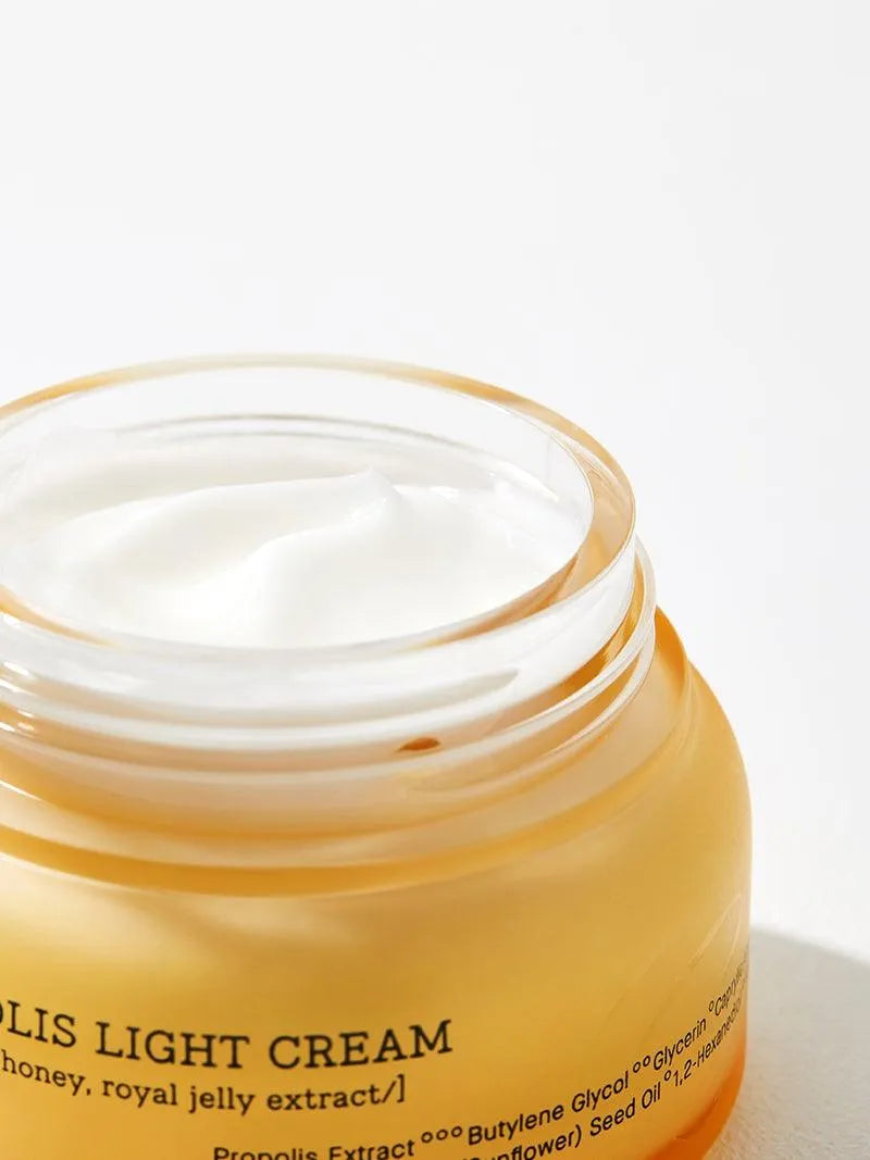 COSRX Full Fit Propolis Light Cream jar with visible creamy texture, Korean skincare Nederland