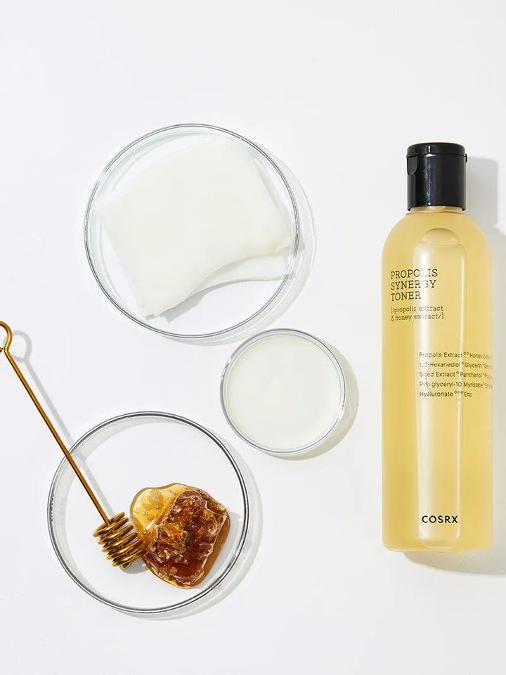 COSRX Propolis Synergy Toner bottle with honey, honey dipper, and skincare pads, Korean skincare Nederland