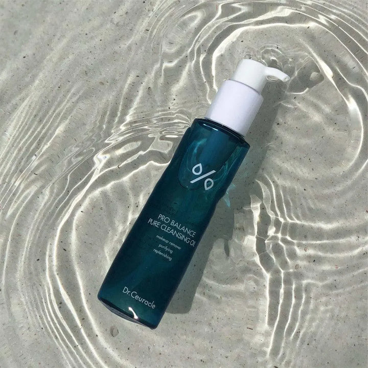 Dr.Ceuracle Pro Balance Pure Cleansing Oil bottle in water, Korean skincare Nederland