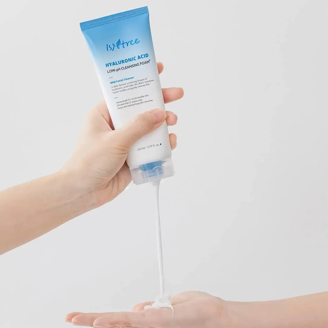 Hand squeezing Isntree Hyaluronic Acid Low-pH Cleansing Foam onto palm, Korean skincare