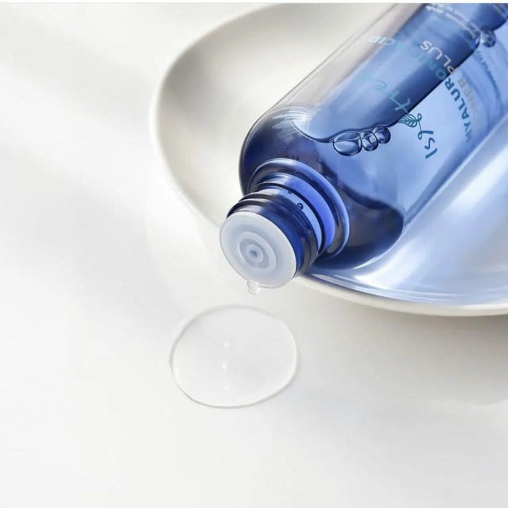 Isntree Hyaluronic Acid Toner Plus bottle pouring clear toner, Korean skincare Me Time Groningen
